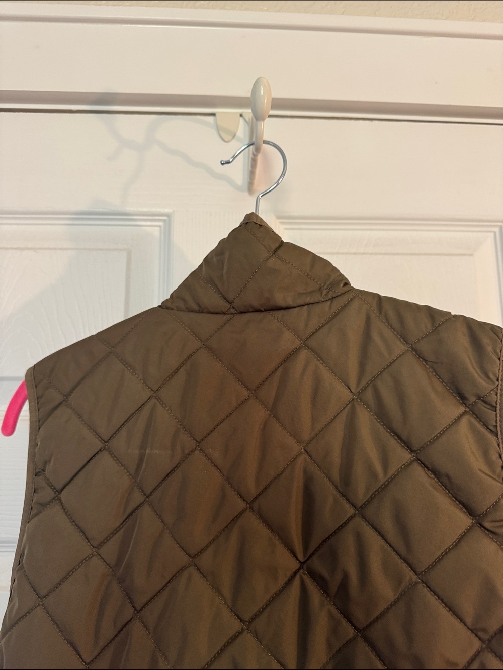Old Navy Women’s Quilted Olive Full Zip Layering Vest - Picture 7 of 7